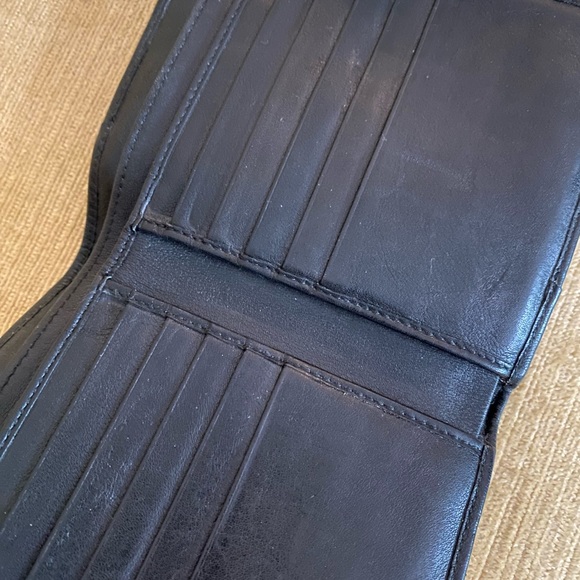 Authentic Gucci black leather bifold wallet for women - Picture 5 of 10
